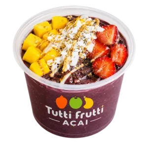 Açaí bowl with fruit and toppings at Tutti Frutti Café