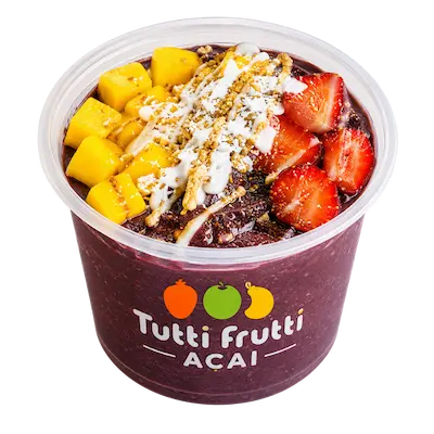 Açaí bowl with fruit and toppings at Tutti Frutti Café